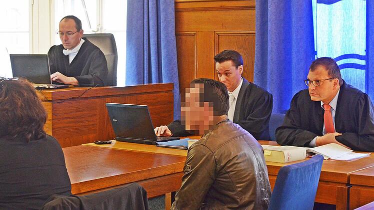 Mit seinem Geständnis kann der Angeklagte auf eine mildere Strafe zwischen vier und viereinhalb Jahren hoffen.  Foto: Nikolas Pelke