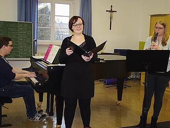 Lorenz Trottmann, Eva Friedrich (M.) und Sandra Schnappauf freuen sich auf ihr gemeinsames Konzert. Foto: Heike Schülein