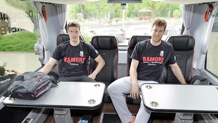 Spieler wie Andreas Obst (links) und Nicolo Melli freuen sich sehr über die Beinfreiheit