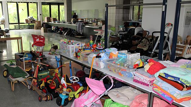 Lichtenfels: Kleidung, Spielsachen und Haushaltswaren - Ausgabe von Sachg&uuml;tern an ukrainische Gefl&uuml;chtete