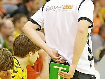 Eine "Auszeit" darf sich der HSC 2000 Coburg am Samstagabend auf keinen Fall nehmen, denn die Aufgabe beim Tabellendritten der 3. Liga Süd hat es in sich. Trainer Jan Gorr geht von einem ganz schweren Spiel für seine Truppe aus: "Heilbronn ist eine richtig starke Mannschaft und gehört - wie schon von mir vor Saisonbeginn gesagt - zu den vier bis fünf Teams, die am Ende ganz oben mitmischen." Foto: Hagen Lehmann