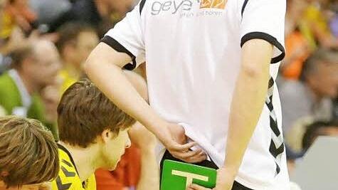 Eine "Auszeit" darf sich der HSC 2000 Coburg am Samstagabend auf keinen Fall nehmen, denn die Aufgabe beim Tabellendritten der 3. Liga Süd hat es in sich. Trainer Jan Gorr geht von einem ganz schweren Spiel für seine Truppe aus: "Heilbronn ist eine richtig starke Mannschaft und gehört - wie schon von mir vor Saisonbeginn gesagt - zu den vier bis fünf Teams, die am Ende ganz oben mitmischen." Foto: Hagen Lehmann