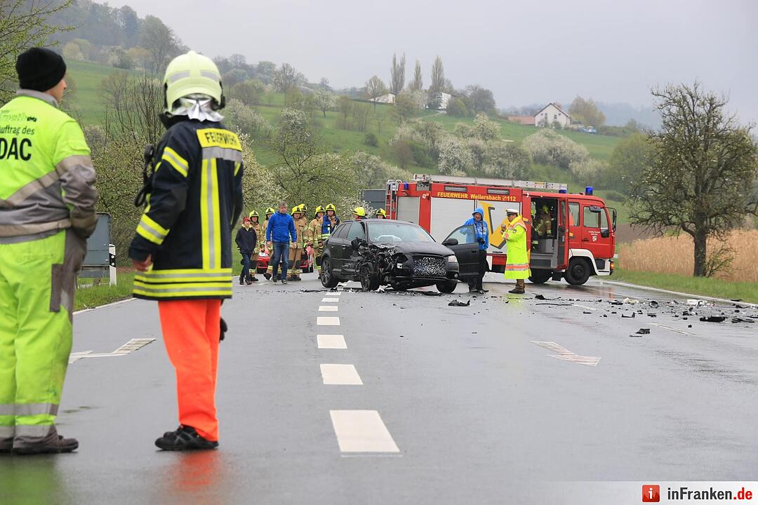 Schwerer Verkehrsunfall auf B470 bei Weilersbach: zwei Kinder verletzt