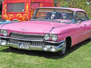Pink ist in: Schöne Oldtimer wie dieser waren im vergangenen Jahr zu bewundern.  Foto: Simon Albrecht/Archiv