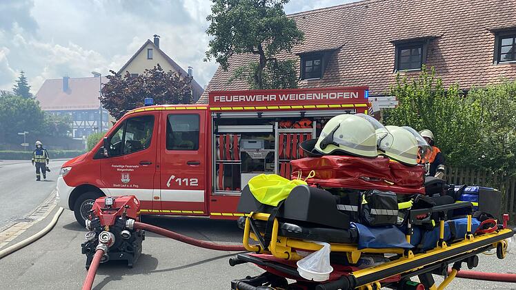Stallung im Ortskern geht in Flammen auf