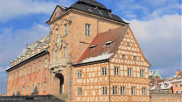 Bamberg: "Zeichen der Solidarität": Altes Rathaus erleuchtet in Farben der Ukraine