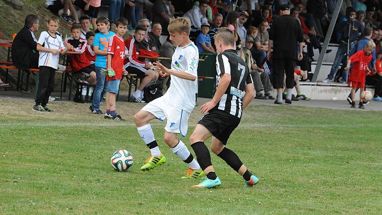 Finalszene vom Spiel PAOK Saloniki (dunkle Trikots) gegen die TSG Hoffenheim (5:2).
