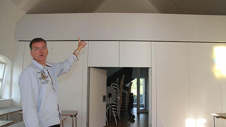 Auf der Empore muss noch ein Schutz angebracht werden.