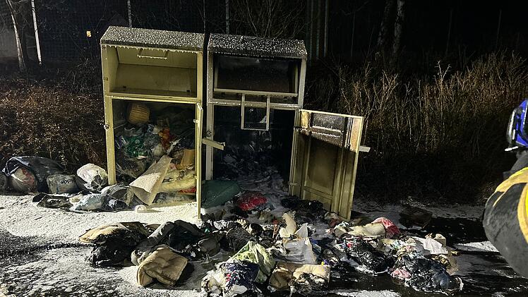 Kreis Wunsiedel: Müllcontainer brennt lichterloh - war da ein Serien-Feuerteufel am Werk?