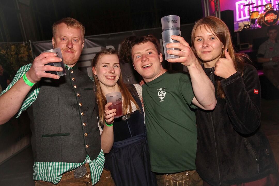 Gefeiert wurde mit der Kult-Partyrockband Radspitz!