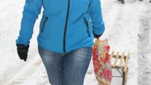 Ulla Lieb will selbst sägen. "Das kann ich schon, ich habe zum Geburtstag eine komfortable Handsäge geschenkt bekommen", erzählt sie