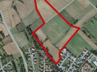 Dieses Gebiet im Nordwesten von Etzelskirchen wird Bauland. Rechts unten ist das BRK-Altenheim zu sehen.