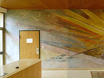 Das Wandbild im Kulturhaus Hain wurde 1964 von Hubert Weber entworfen. Foto: Robert Wachter