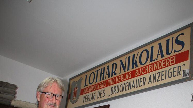 Erinnerungen an die Buchdruckerei: Eine Handhebelpresse hat Franz-Peter Nikolaus aufgehoben. Früher wurden damit zum Beispiel Sterbebilder gedruckt, die in der Kirche auslagen. Foto: Ulrike Müller