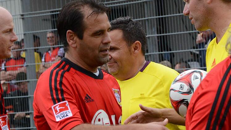 Nicjt immer war Ulf Kirsten mitz den Entscheidungen des Unparteiischen einverstanden.