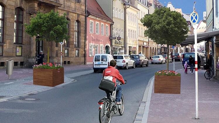 Die vorläufige Simmulation zeigt: Kein Radweg mehr, dafür Baumtore am Eingang zur Langen Straße. Sie sollen auf den verkehrsberuhigten Geschäftsbereich aufmerksam machen, in dem Tempo 20 gilt. Foto: Stadt Bamberg/Stadtplanungsamt