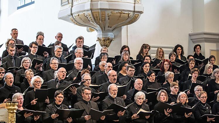 Der Coburger Bachchor unter Leitung von Peter Stenglein beeindruckte seine Zuhörer in St. Moriz mit selten zu hörenden Werken von E.T.A. _Hoffmann und César Franck.Foto: Jochen Berger