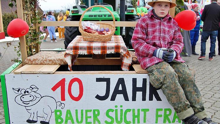 Rosenmontagszug in Stangenroth. Foto: Sigismund von Dobschütz