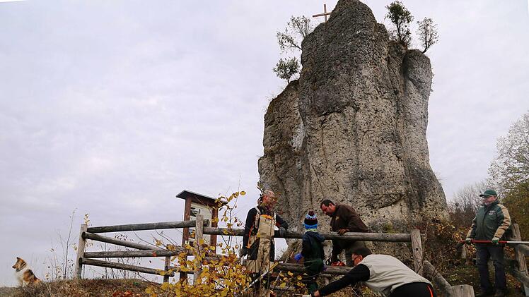 Felsfreilegung an der Burgruine in Bärnfels Foto: Franz Galster