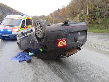 Bei schwierigen Stra&szlig;enverh&auml;ltnissen verlor der Mann die Kontrolle &uuml;ber seinen Skoda. Foto: Polizei