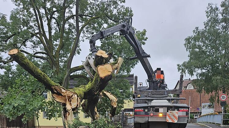 Marktrodach von Unwetter gebeutelt - verwüstete Friedhöfe, umgestürzte Bäume, geschlossenes Freibad