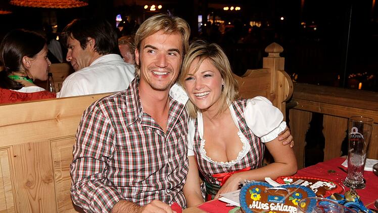Nach all den Schäkereien wurde es 2008 ernst und offiziell: Florian Silbereisen und Helene Fischer wurden ein Paar und posierten dann 2009 auch gemeinsam auf der Münchener Wiesn.