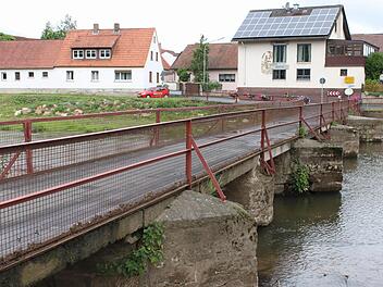 Für Pkw gesperrt: die Saalebrücke in Westheim. Foto: Markus Reeh (Archiv)