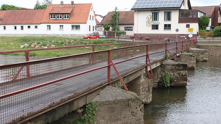 Für Pkw gesperrt: die Saalebrücke in Westheim. Foto: Markus Reeh (Archiv)