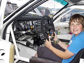 Maximilian Sauer im Original-Nachbau des Audi Quattro S1