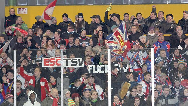 Die Haßfurter Fans waren nach der Schlusssirene verständlicherweise aus dem Häuschen. "Oh wie ist das schön", sangen sie nach dem 5:3-Derbyerfolg der "Hawks" gegen die Schweinfurter "Mighty Dogs".