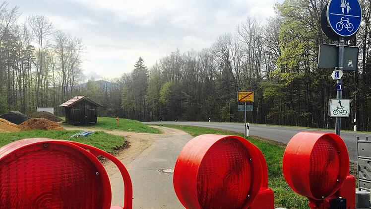 Noch bis mindestens 23. Mai ist der Rad- und Fußweg von Wildflecken nach Oberwildflecken gesperrt. Foto: Sebastian Schmitt-Mathea