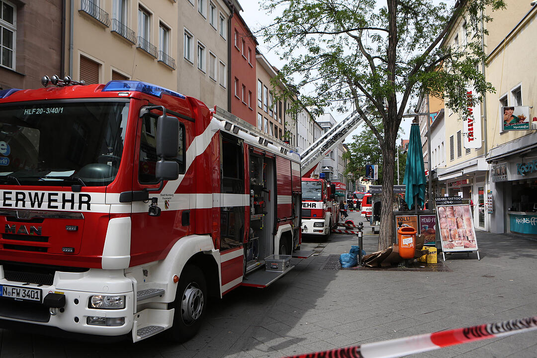 Nürnberg: Feuer in Schnellrestaurant