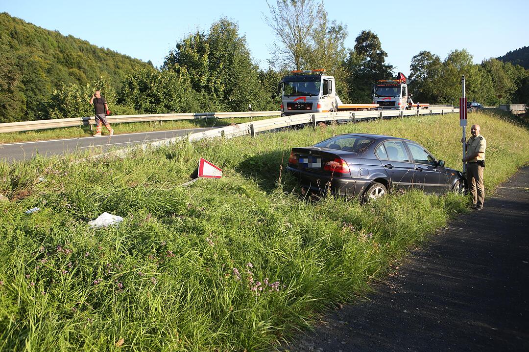 Unterleinleiter:BMW kollidiert frontal mit Roller