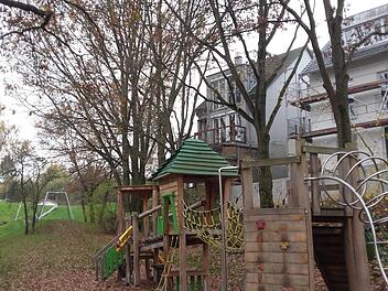 Der Spielplatz "Wäldchen" in Bischberg ist in den Bereich nach oben gewachsen, ohne Bebauungsplan. Der wurde nun so geändert, dass der Spielplatz so bleiiben kann und zudem weitere Häuser Platz finden.Foto: Anette Schreiber