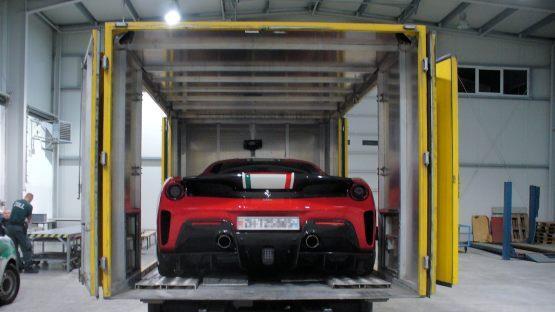 Der Eigentümer eines Ferraris muss nach einer Kontrolle auf der A72 bei Bad Steben sehr hohe Abgaben zahlen. Foto: Hauptzollamt Erfurt