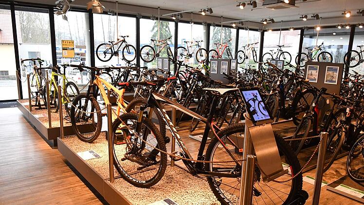 2012 hat Messingsschlager einen Laden für Endkunden samt Werkstatt, Cafe und Bike-Park gebaut