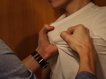 Eine Rangelei auf einer Vereinsparty hatte Folgen: Wegen vorsätzlicher Körperverletzung ist jetzt einer der Beteiligten verurteilt worden.  Svmbolfoto: Christopher Schulz