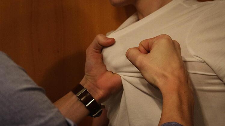 Eine Rangelei auf einer Vereinsparty hatte Folgen: Wegen vorsätzlicher Körperverletzung ist jetzt einer der Beteiligten verurteilt worden.  Svmbolfoto: Christopher Schulz