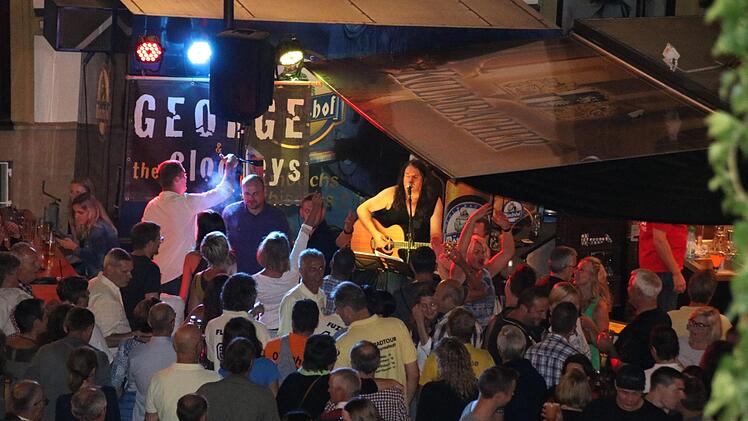 Party auf der medienwiese. Foto: Ralf Ruppert