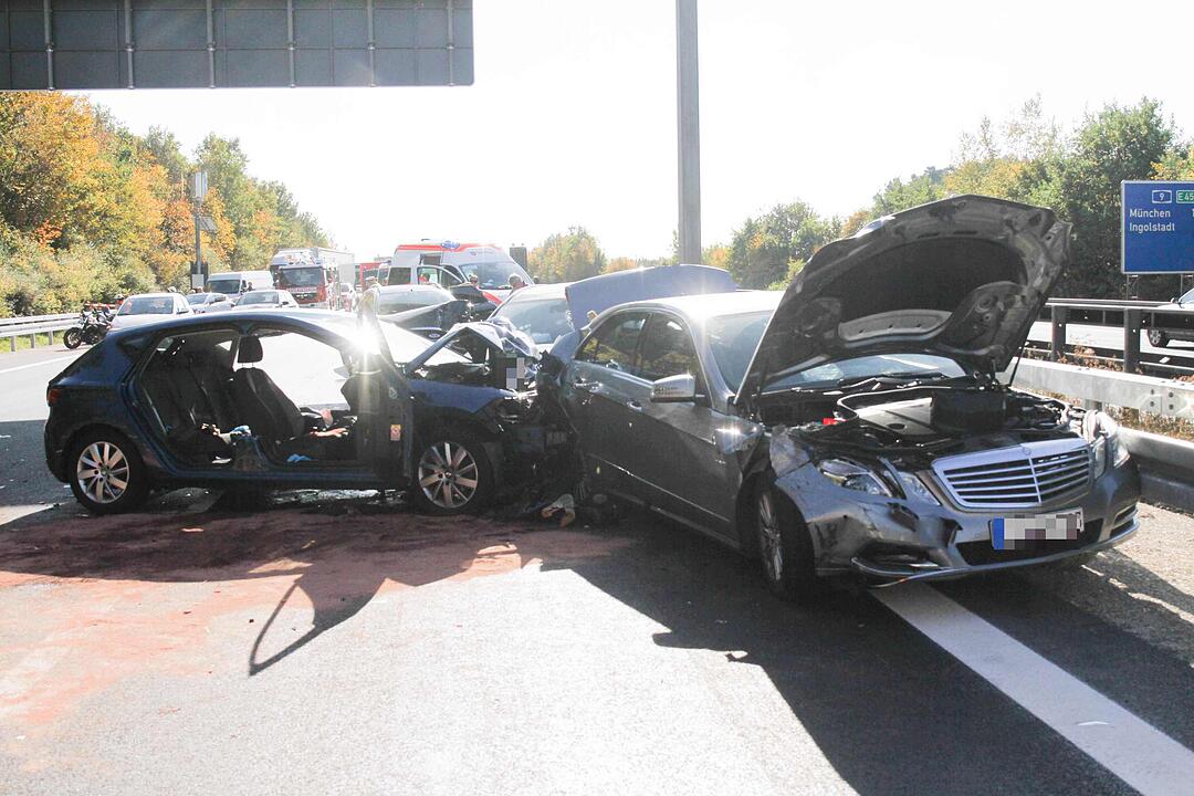 Schlimme Unfallserie auf der A9: Drei Personen schweben in akuter Lebensgefahr