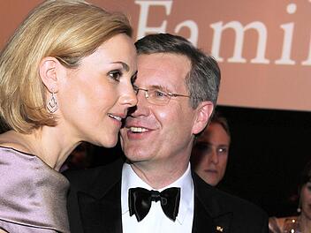 Wieder vereint? Die Wulffs in glücklichen Tagen. Foto: dpa