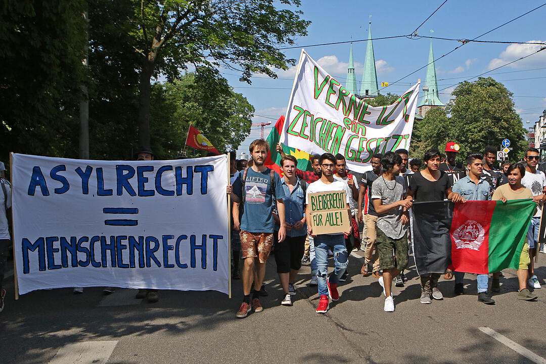 500 Demonstranten protestieren gegen Abschiebepolitik