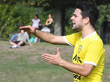 Der Taktgeber: Mit Hochachtung spricht Victor Kleinhenz vom kommenden Gegner, der FT Schweinfurt. Dennoch &uuml;berwiegt beim Spielertrainer des FC Thulba die Vorfreude auf das Duell mit dem Primus.Hopf