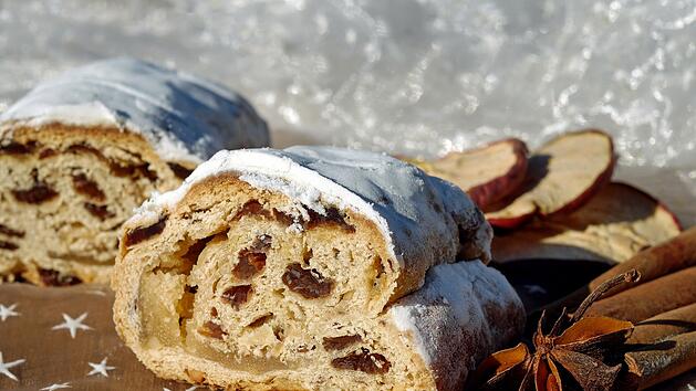 Christstollen gehört für viele einfach zu Weihnachten dazu. Stiftung Warentest hat 18 getestet.