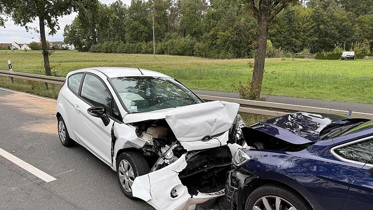 B470 bei Forchheim - Unfall mit drei beteiligten Autos