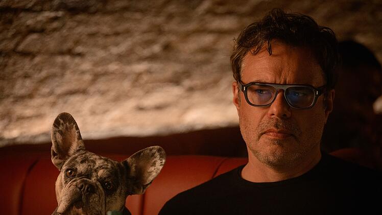 Sein Hund liegt Steve (Jemaine Clement) sehr am Herzen.
