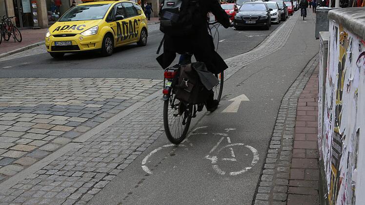 Schmale Radwege, ungünstige Ampelschaltungen, geringe Förderung - tun Bambergs Stadtväter zu wenig für den Radverkehr?  Foto: Barbara Herbst