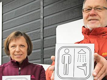 Die Dauer-Camper Bärbel und Lothar Steinert stellen fest: "Man merkt schon, dass sich was tut!" Foto: Ulrike Müller