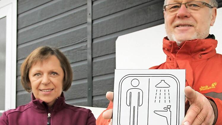 Die Dauer-Camper Bärbel und Lothar Steinert stellen fest: "Man merkt schon, dass sich was tut!" Foto: Ulrike Müller