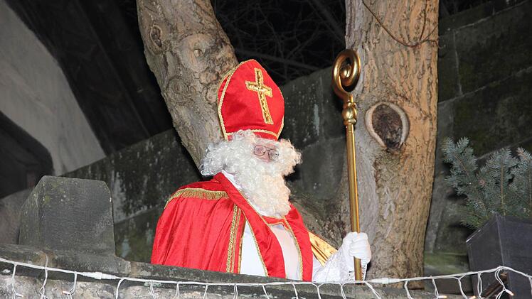 Der Nikolaus beim Kronacher Weihnachtsmarkt Foto: Friedwald Schedel